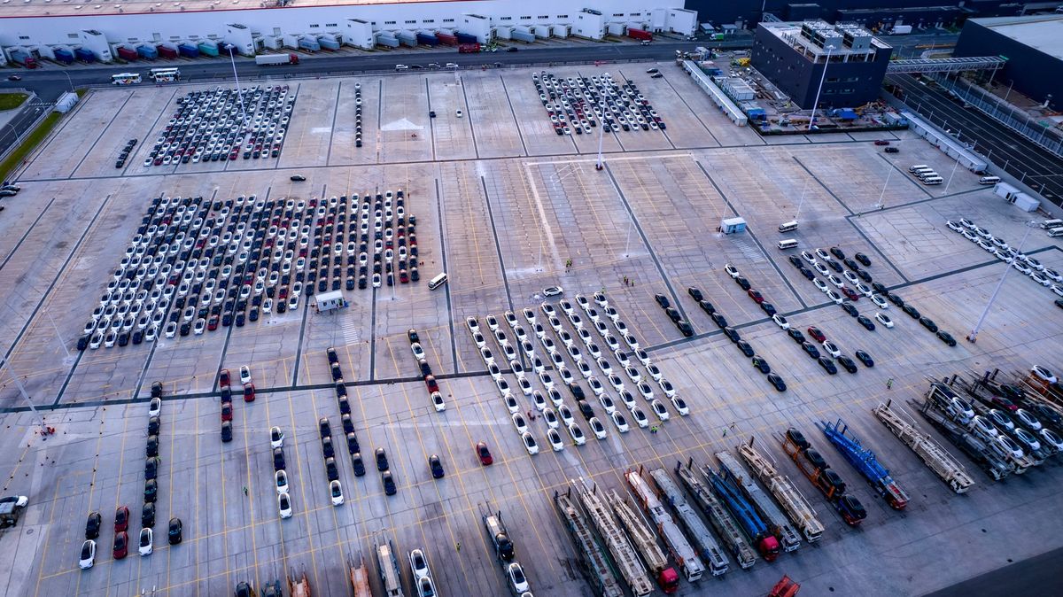 Vývoz elektromobilů z Číny dosáhl rekordu, díky zájmu Evropy